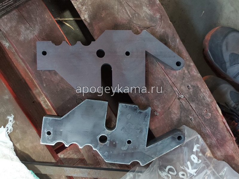 Лазерная резка стального листа толщиной от 4 мм LR (300)